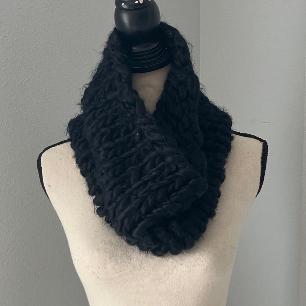 ALDO Unisex black chunky knitted cowl scarf - Picture 3 of 10